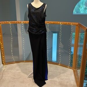 Escada two piece set black and royal
Blue size 42